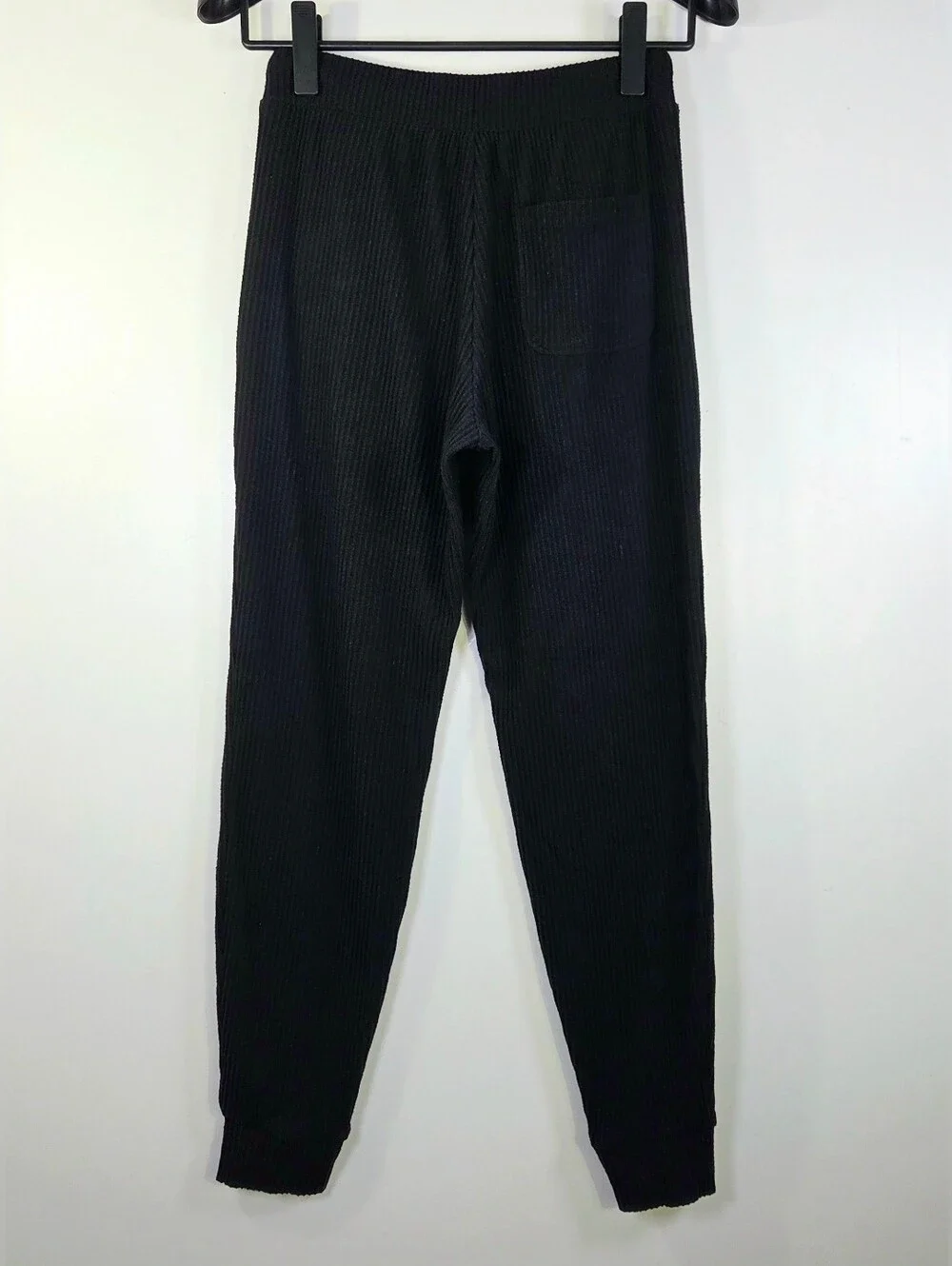 ALO YOGA MUSE RIBBED KNIT JOGGER SWEATPANTS.